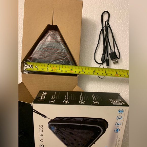 iHome Splashproof Wireless Speaker with Speaker (Open Box) - Picture 4 of 8